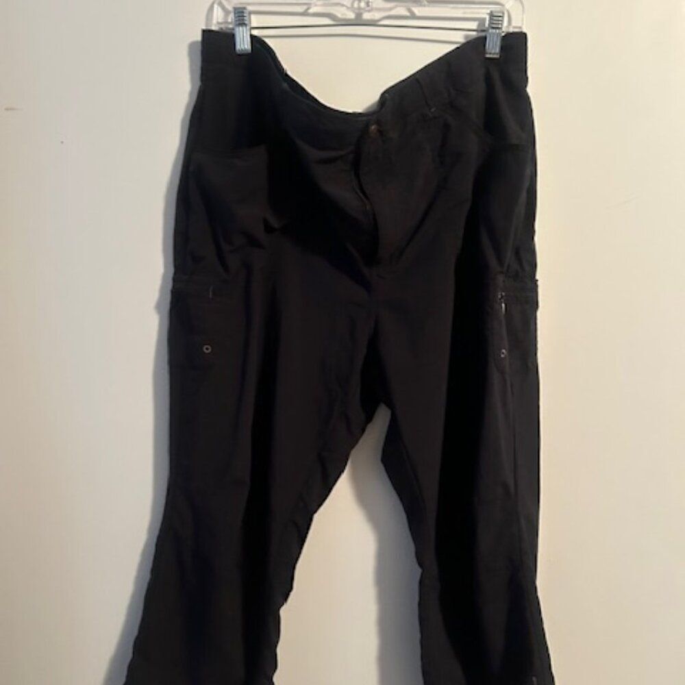 Columbia Sportwear Co. Black capri, size XL